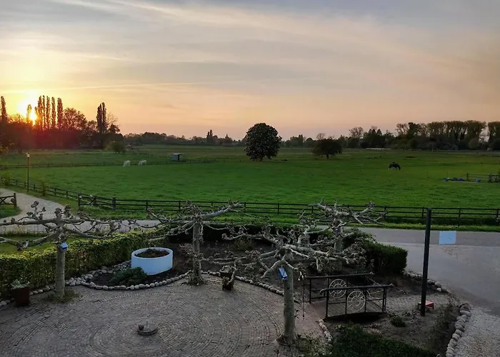 Bed And Breakfast Maas En Waal